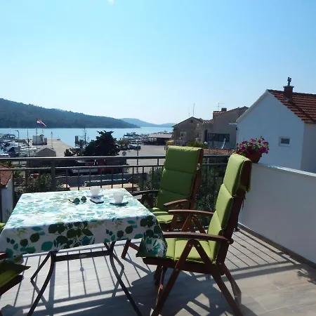 Tina I Ena Apartman Kaprije