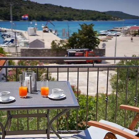 Tina I Ena Apartman Kaprije