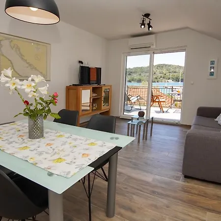 Apartment Tina I Ena Kaprije