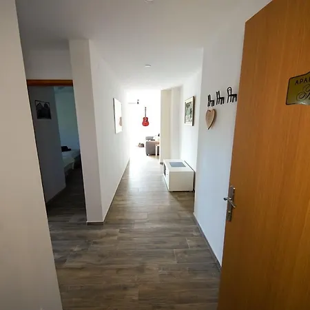 Apartman Tina I Ena