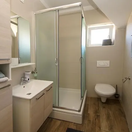 Tina I Ena Apartman Kaprije