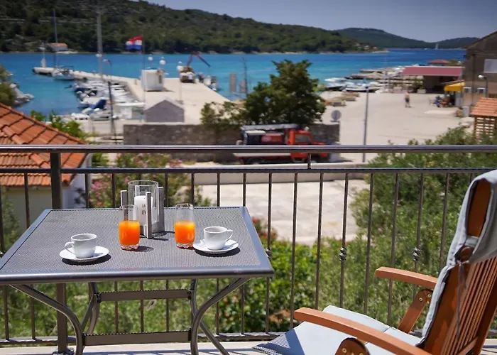 Tina I Ena Apartmán Kaprije