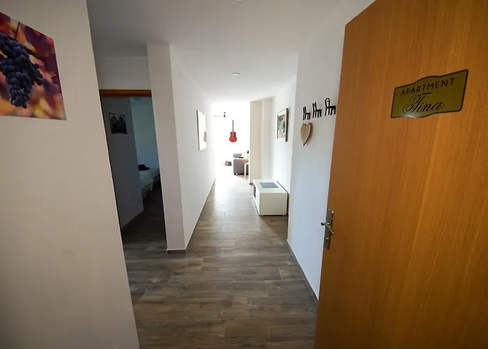 Appartement Tina I Ena